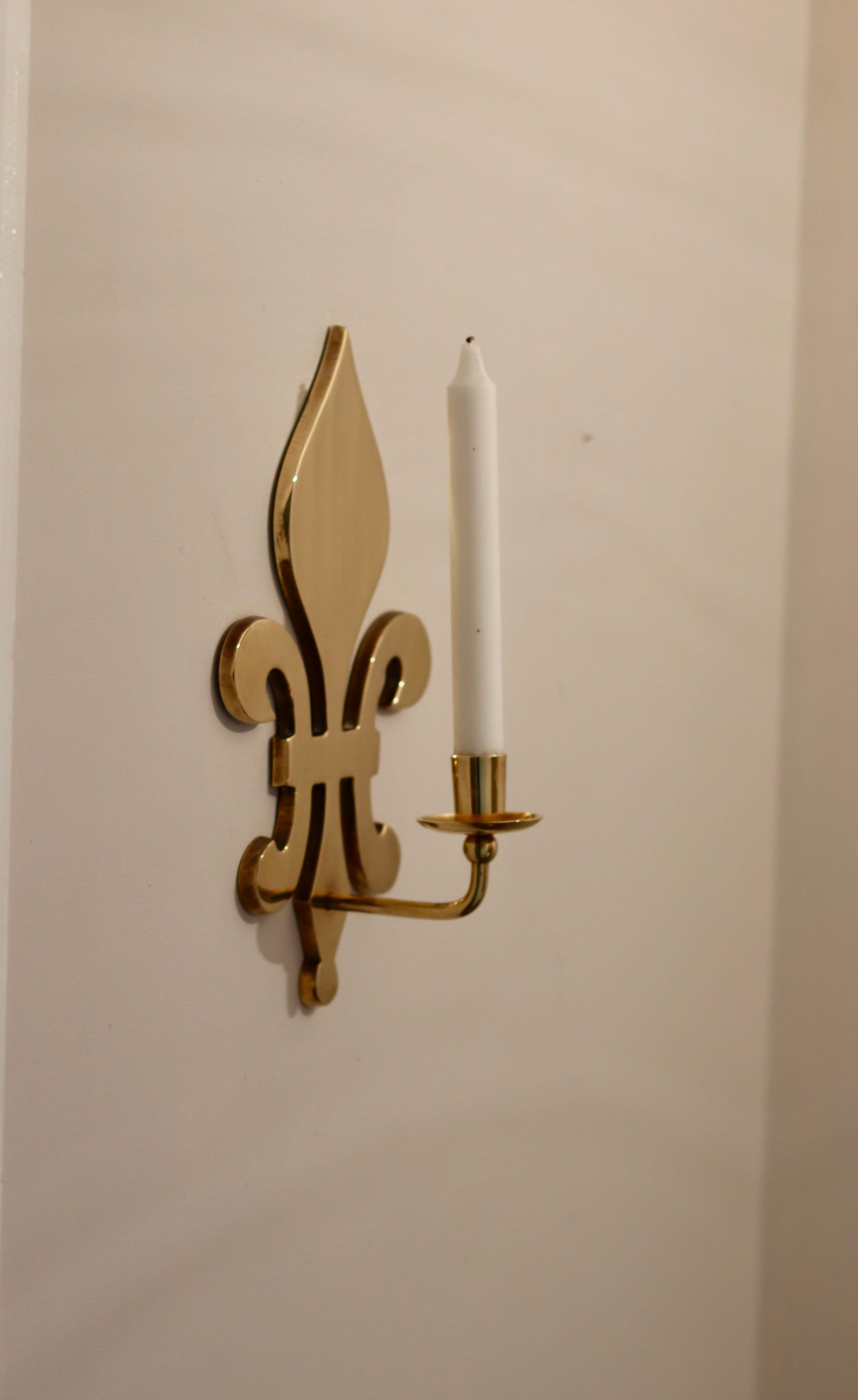 Pair of Fleur deLys Vintage Brass Sconce Noah Ancienne