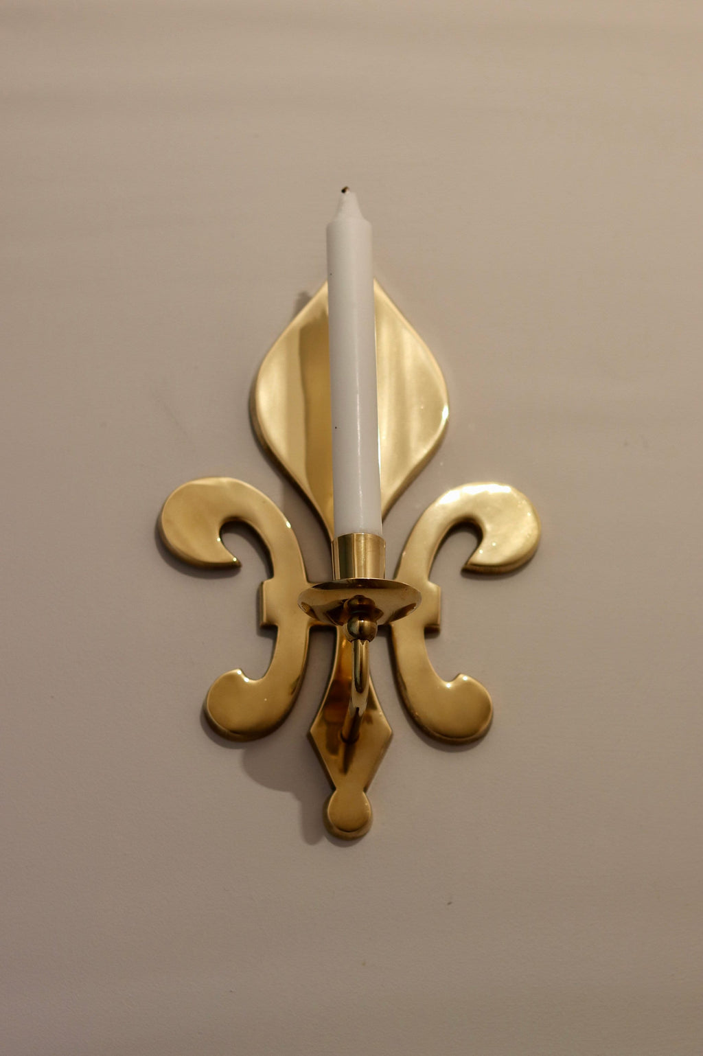 Pair of Fleur deLys Vintage Brass Sconce Noah Ancienne