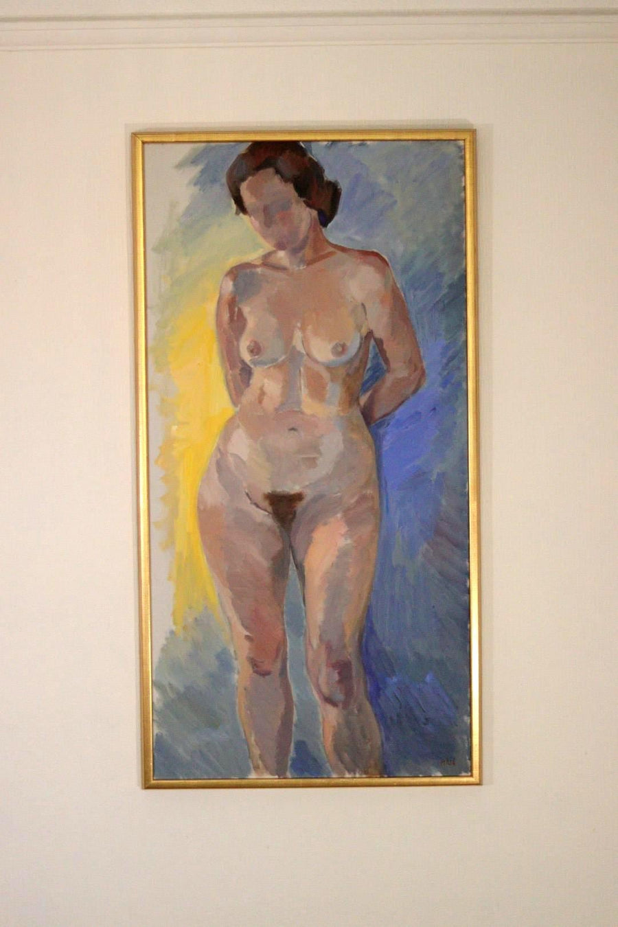 Model Against Blue by Knut Måsö