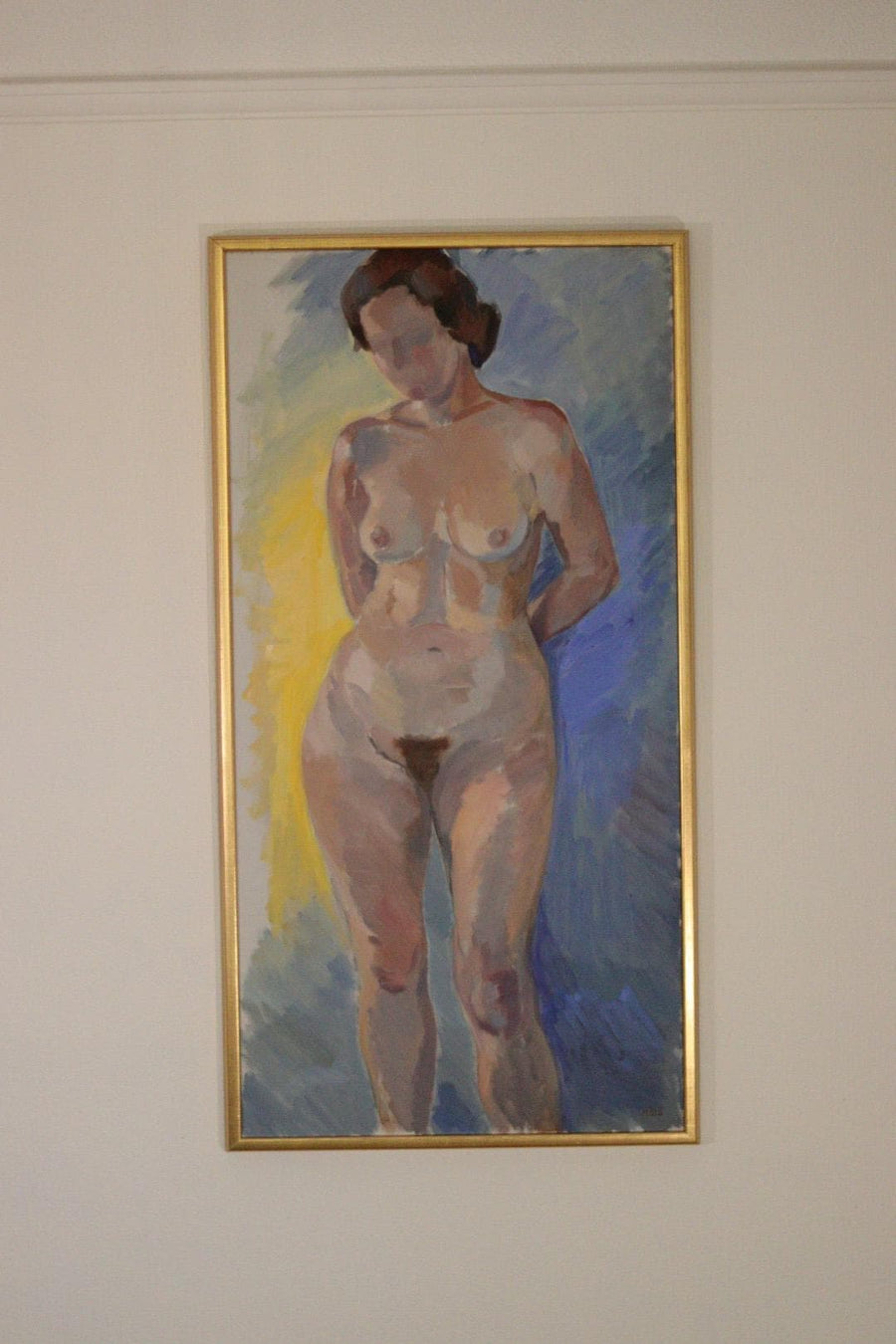 Model Against Blue by Knut Måsö