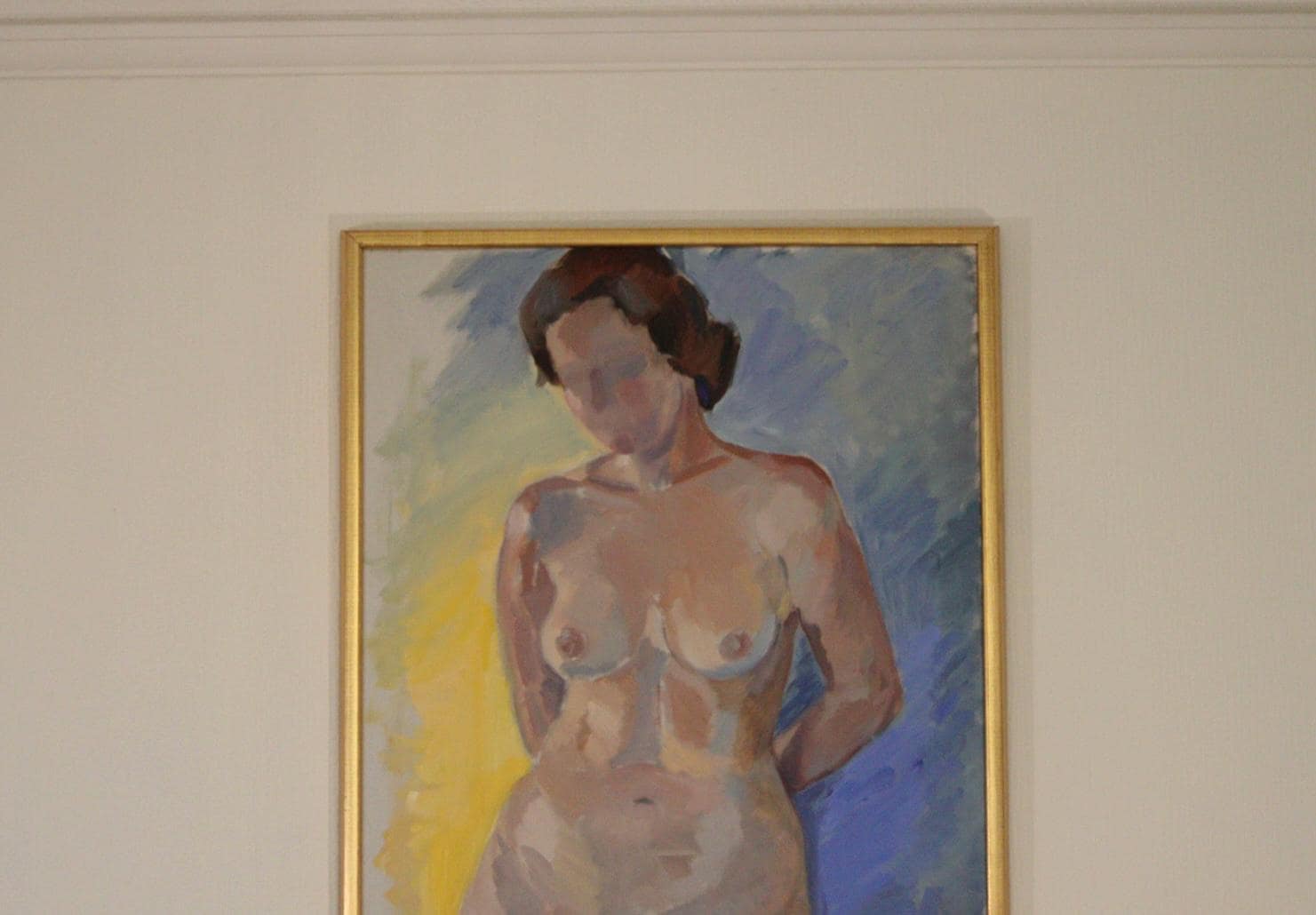 Model Against Blue by Knut Måsö