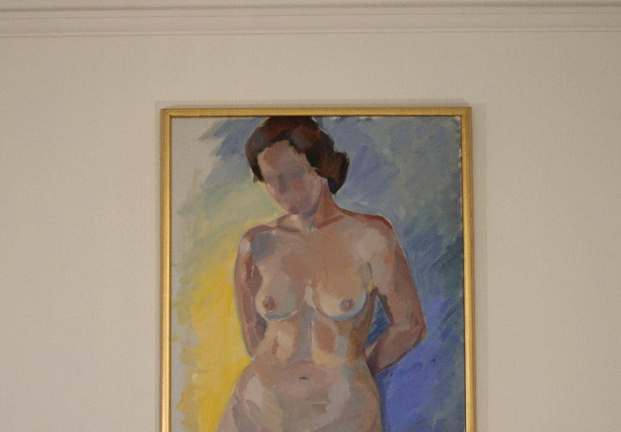 Model Against Blue by Knut Måsö